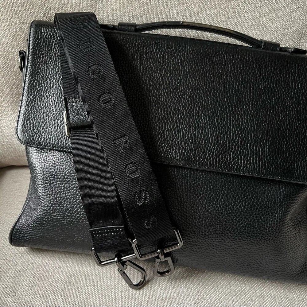 HUGO BOSS Black Leather Messenger Laptop Men's Bag - Picture 7 of 16
